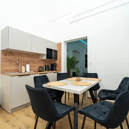 Luxapartment Jacuzzi With Breakfast Option *